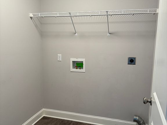 5th image of 557 Labrador Dr