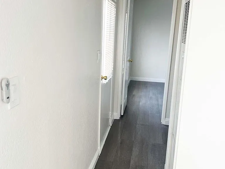 133 E 16th St #6 — Photo 9