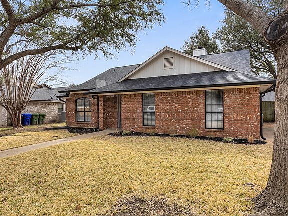 4th image of 55 Wisteria St