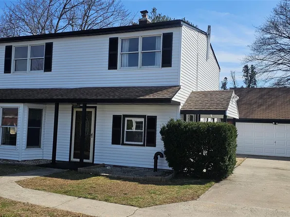 130 Balsam Lane, Levittown, NY 11756