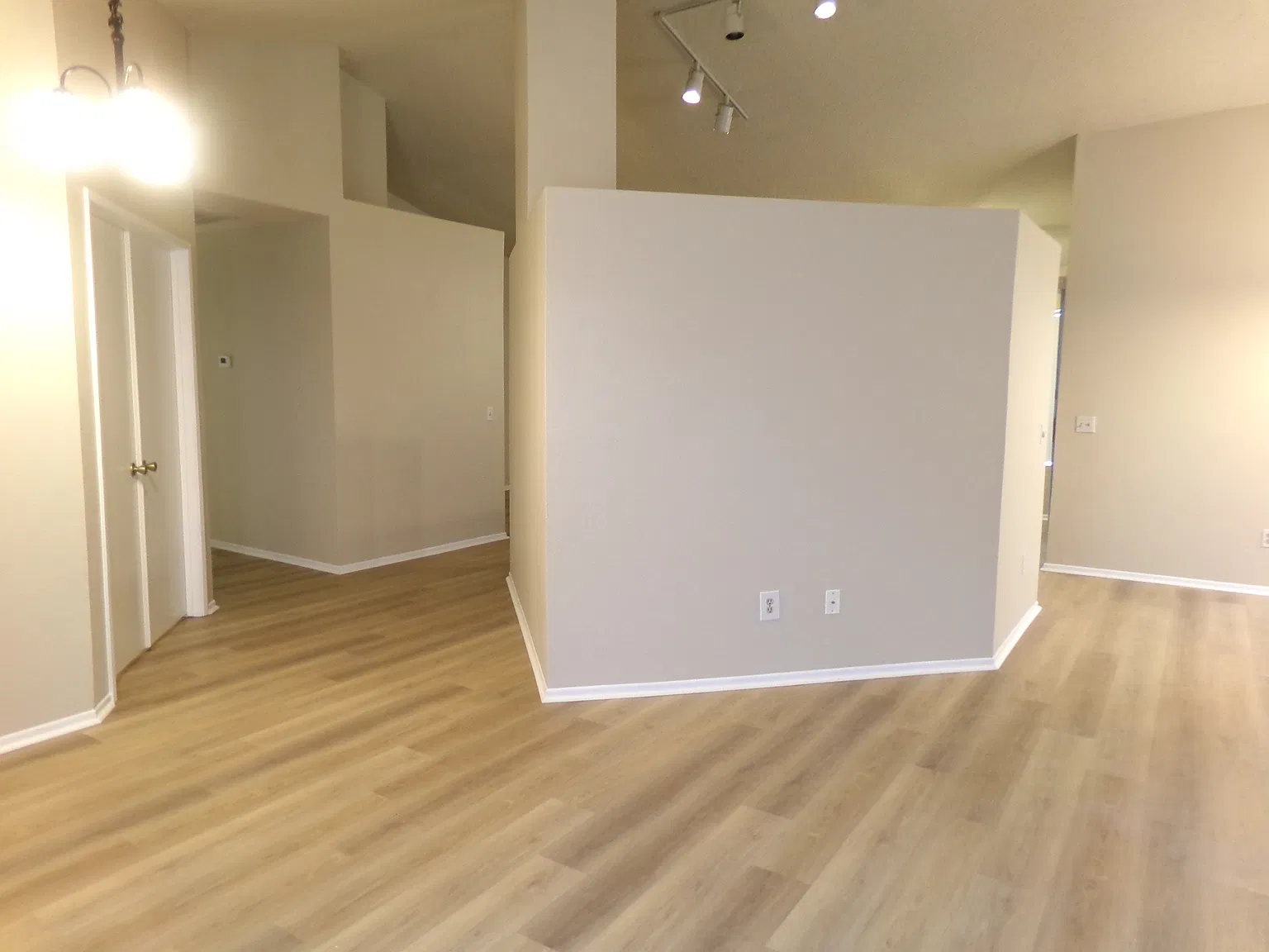3 bed, 1438 sqft, $2,575 — Photo 4
