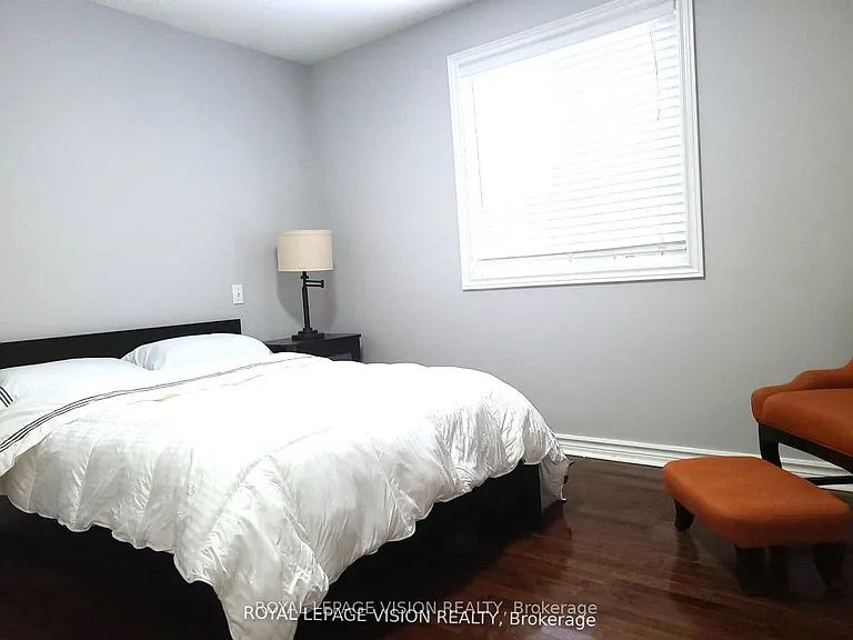 8001 Woodsview Cres #MAIN — Photo 10