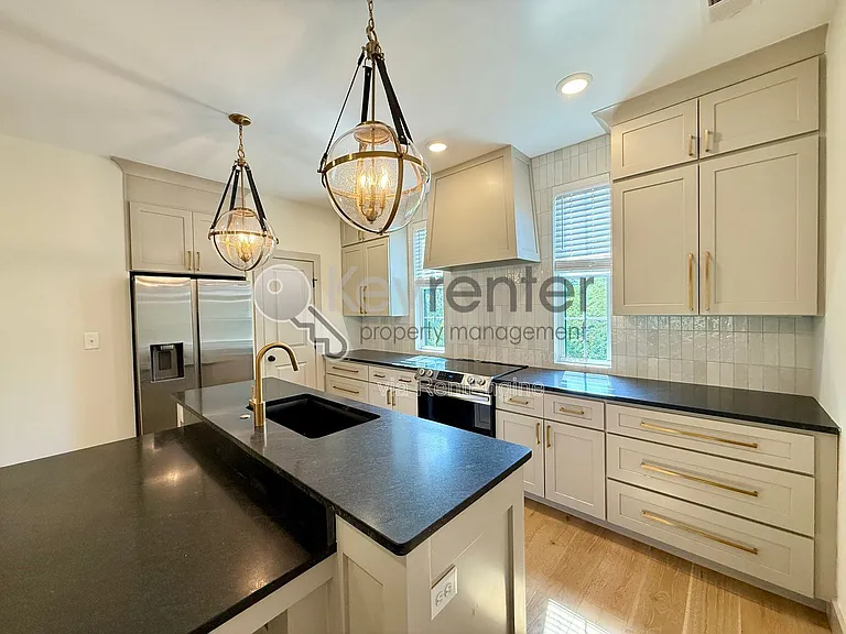 1072 Amelia Ct — Photo 7