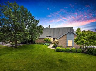 3207 Brennan Ln, Bloomington, IL 61704