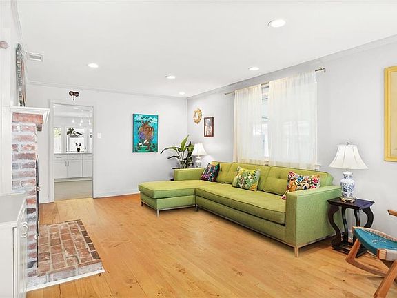 4th image of 2319 Jay St