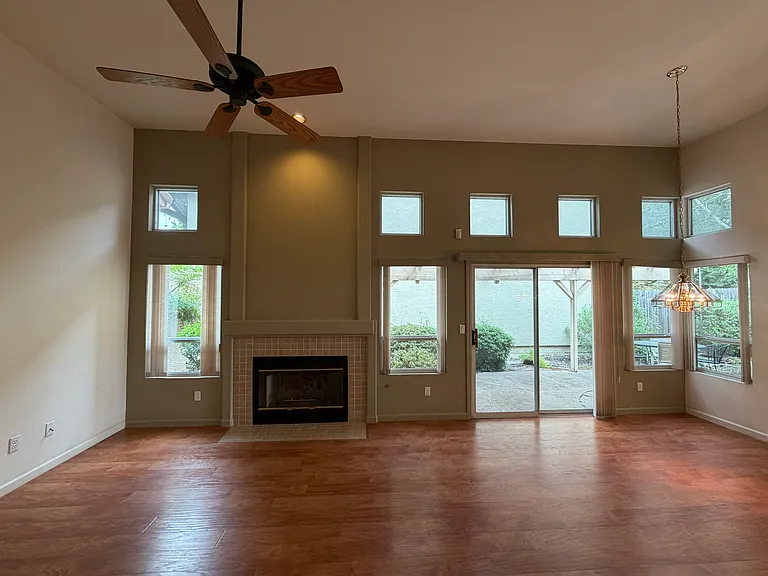 2833 Catalina Dr — Photo 7