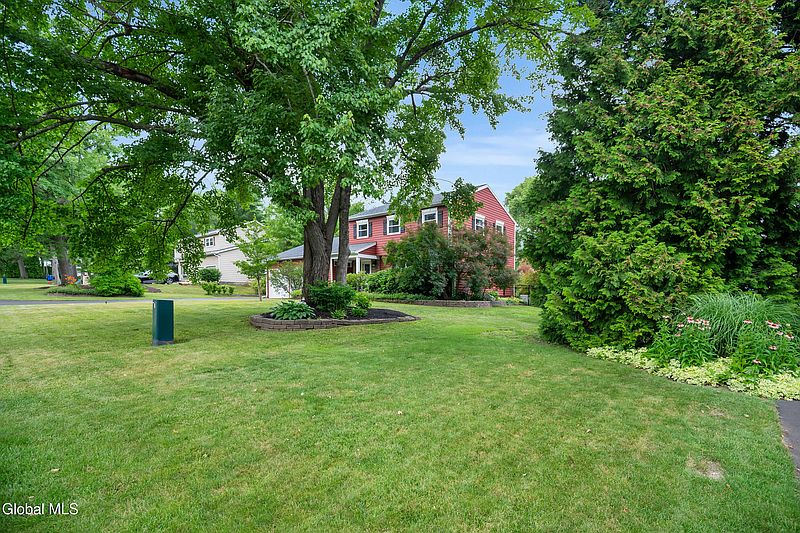 4th image of 846 Northumberland Drive