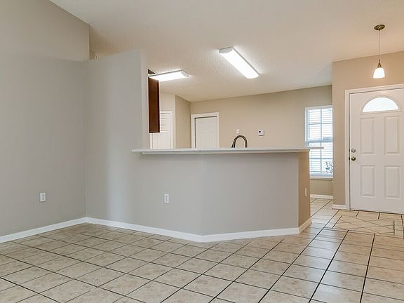5th image of 65 Reeding Ridge Dr W