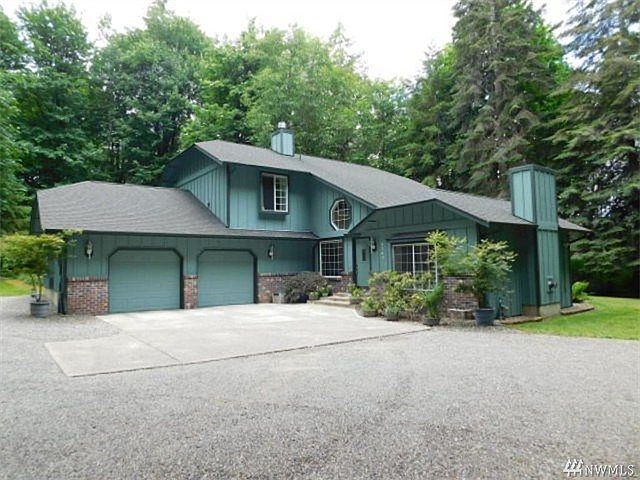 Well maintained custom home located on just over 10 acres with a very private park-like setting.  Plenty of room for extra needed parking, such as RV, boat or other toys.  Public boat launch is just a few minutes away for all your water sport needs.
