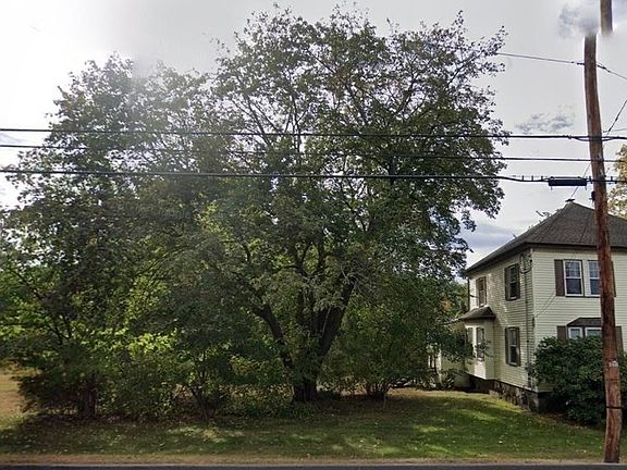 4th image of 133 Pleasant Valley St