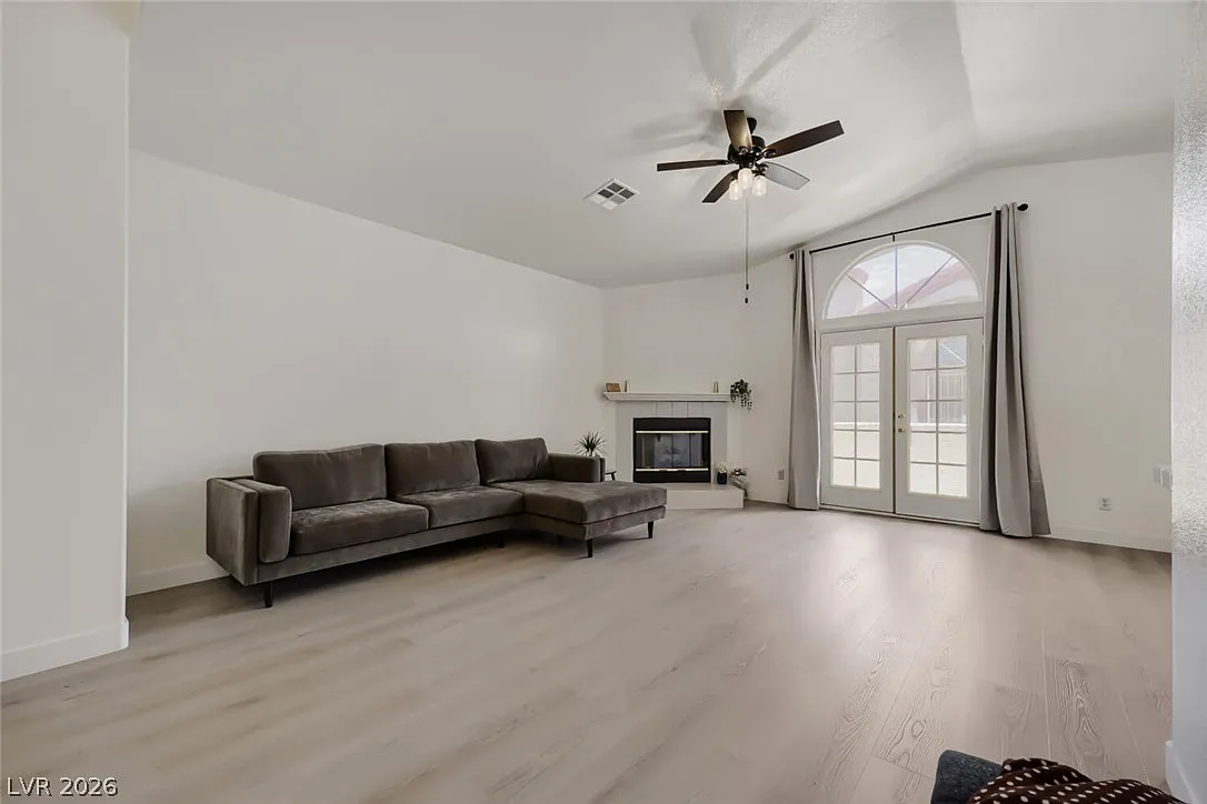 2 bed, 2.0 bath, 1229 sqft, $1,660 — Photo 4