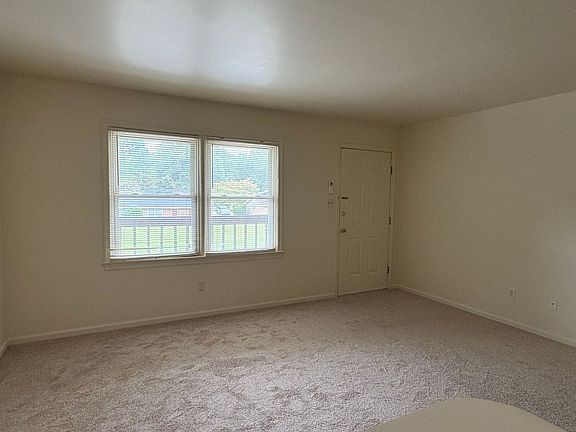 4th image of 2542 Cedarwood Dr #B5