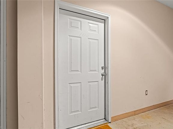 3rd image of 360 S Elm St APT 103