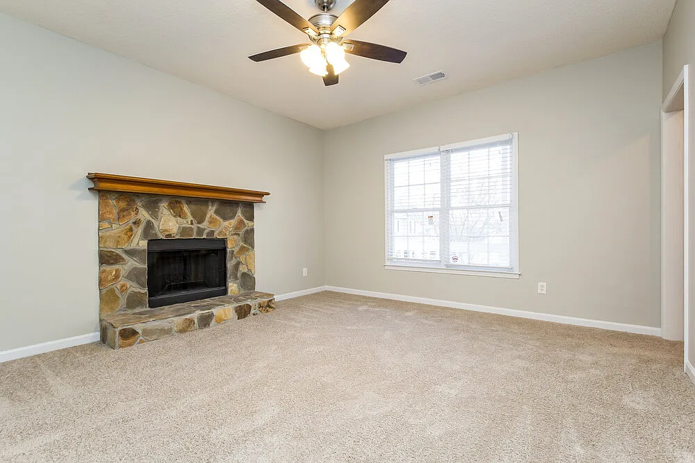 3 bed, 2.5 bath, 1646 sqft, $2,245 — Photo 3