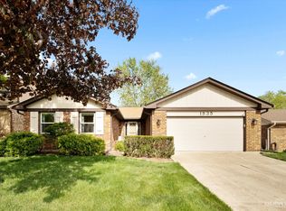 1535 Huntleigh Dr, Wheaton, IL 60189