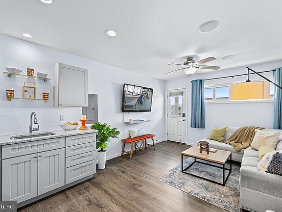 2nd image of 512 Robin Dr Unit 21