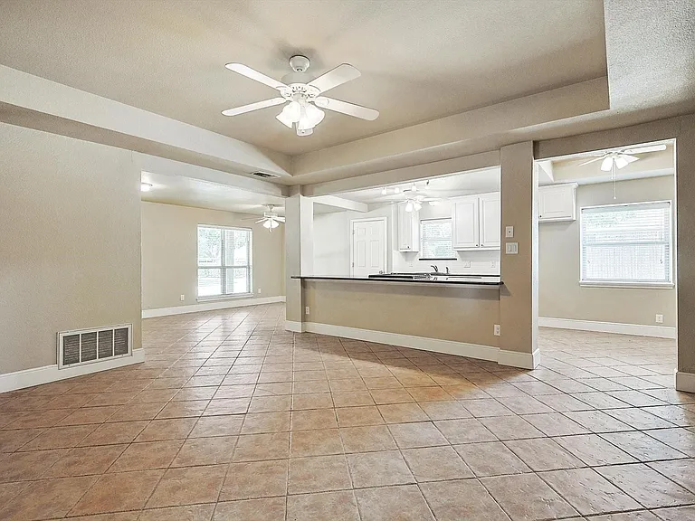 218 Raintree Dr — Photo 8