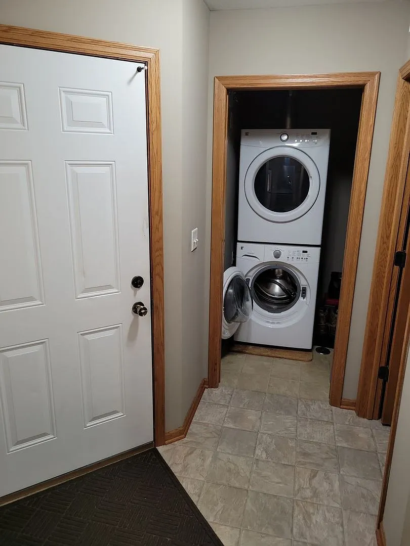 3 Bedroom Townhouse - Middle Unit — Photo 4