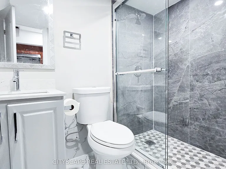 121 Ashdale Rd #LOWER — Photo 12