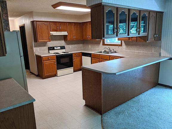 3rd image of 15 Summit Dr