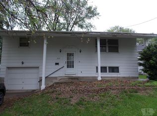 208 S Division St, Audubon, IA 50025