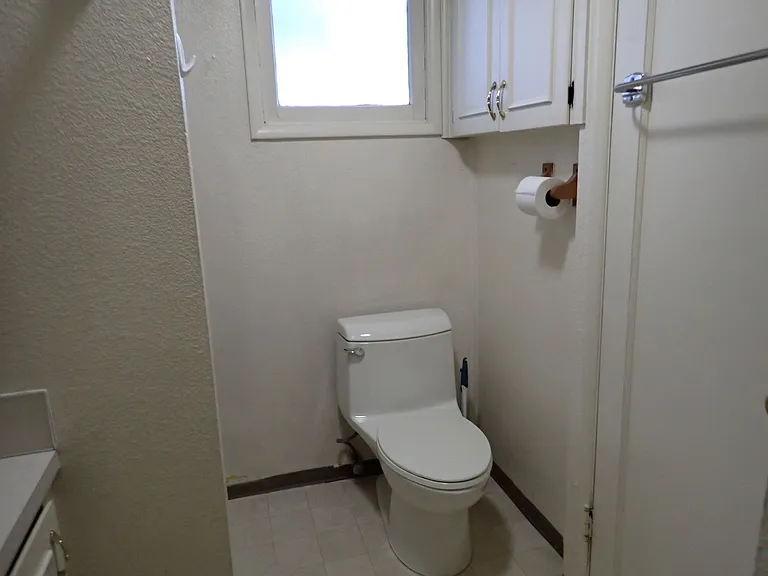 6412 Lake Grove St SW — Photo 9