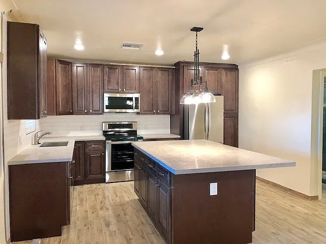 Gorgeous fully remodeled in Central Tucson - Available August 2026 — Photo 1