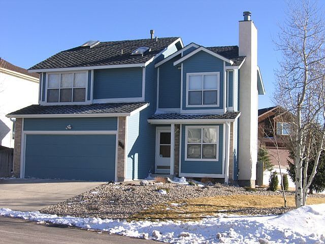 4BR-3BA-2GAR golf course community
