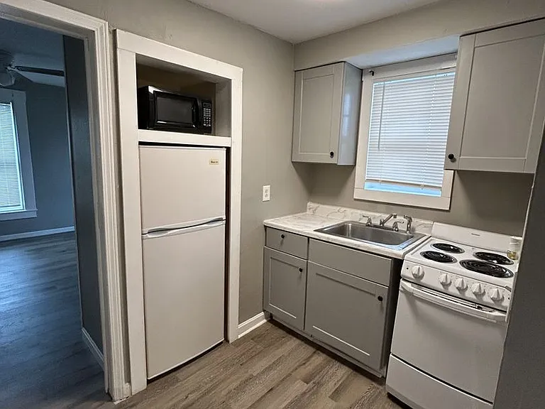 1409 S Broadway St — Photo 3