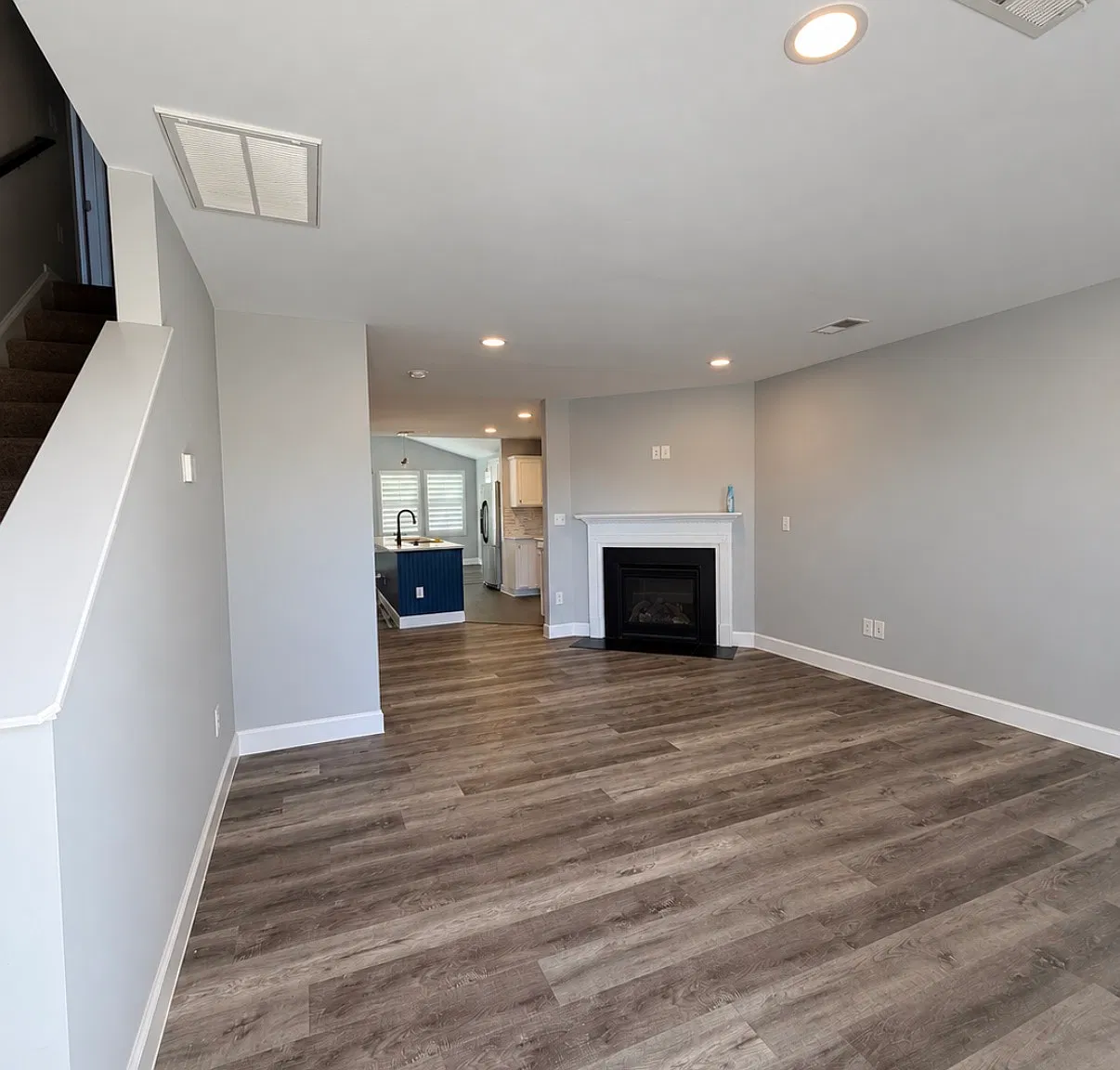 4 bed, 2.5 bath, 2023 sqft, $2,150 — Photo 2