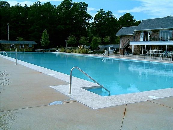 3rd image of 507 Meadowbrook Dr