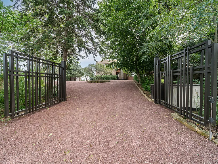 36 E Harbor Dr — Photo 1