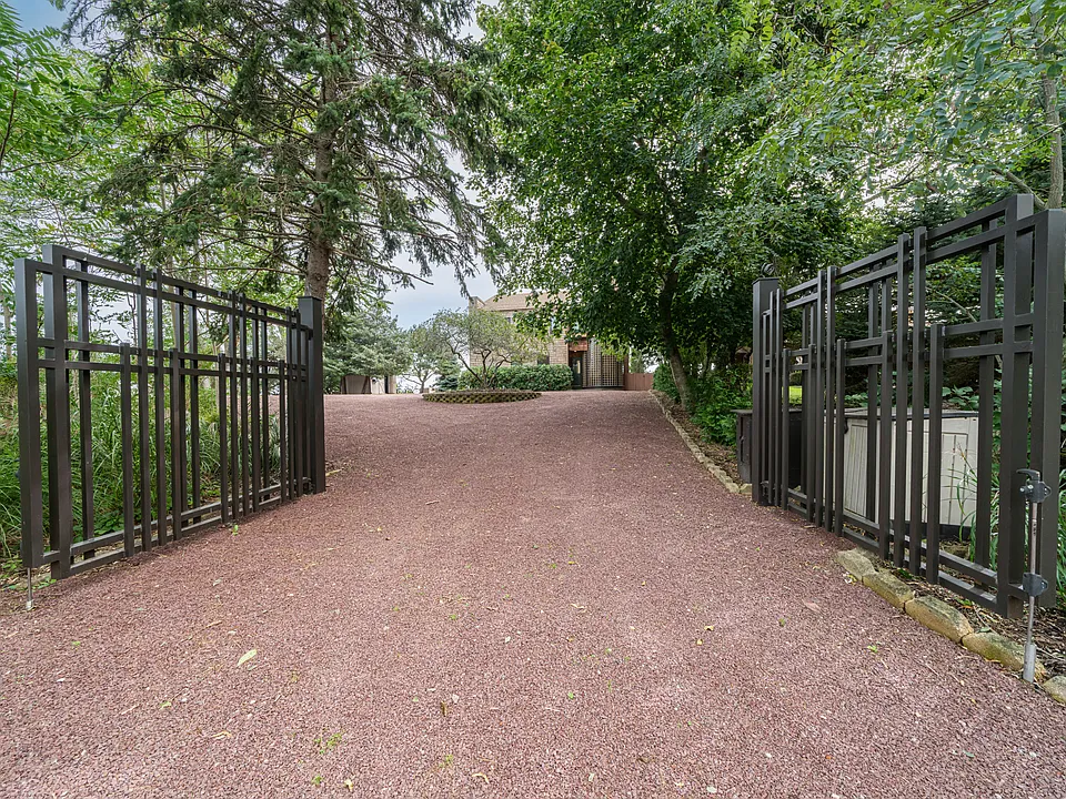 36 E Harbor Dr