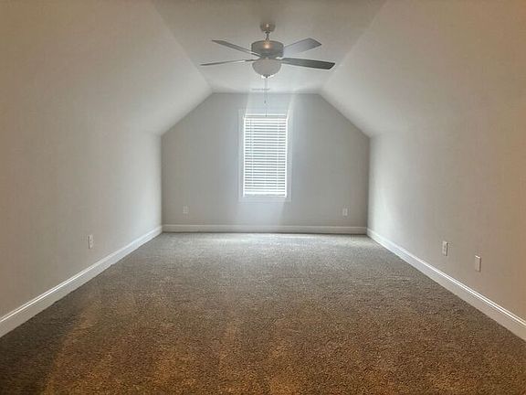 3rd image of 134 Shady Oaks Dr