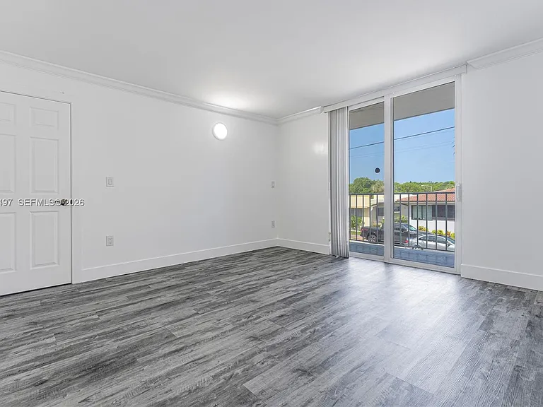 8340 Harding Ave #201 — Photo 28