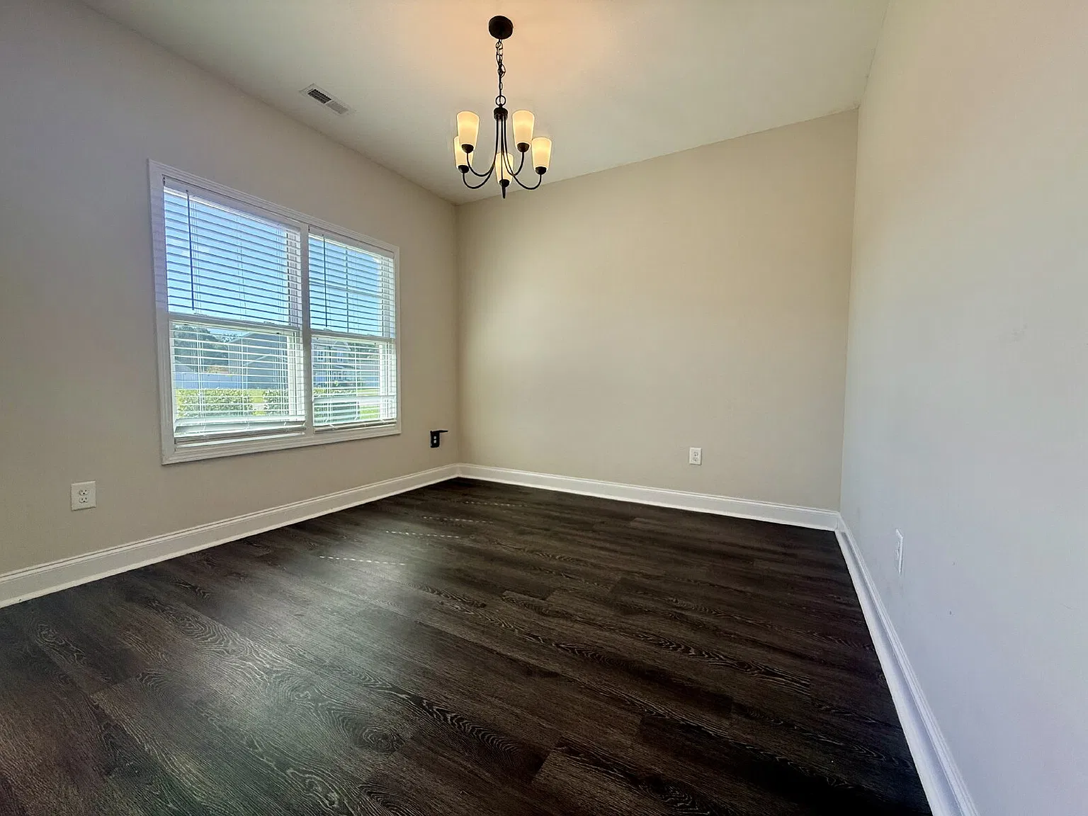 4 bed, 2.5 bath, 2052 sqft, $1,950 — Photo 3