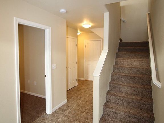 3rd image of 7763 Creekside Center Dr