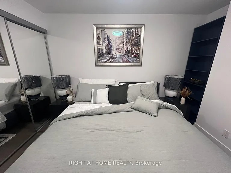 200 Bloor St W #1604 — Photo 11