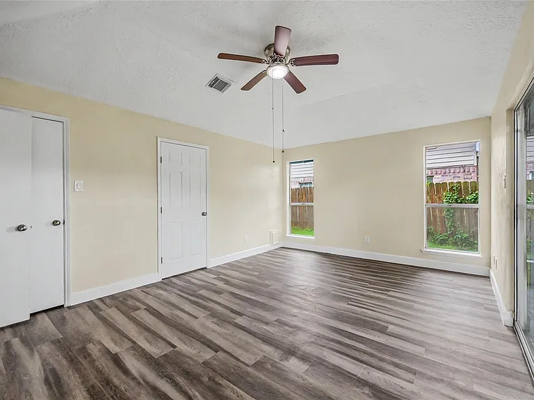 7907 Chancel Dr — Photo 31