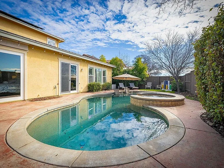 4930 Village Green Dr — Photo 45