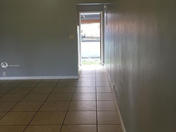 3rd image of 12605 NE 13th Ave APT 4