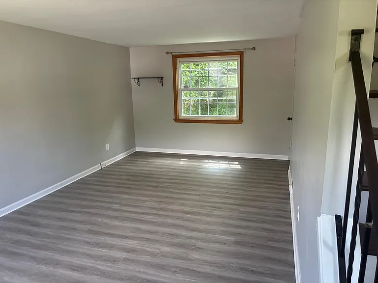 305 Jacob Dr — Photo 7