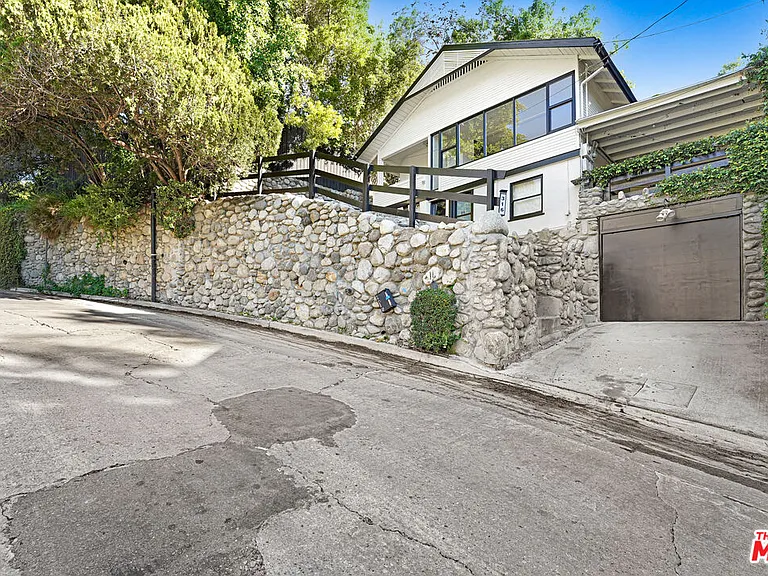 316 Crane Blvd — Photo 12