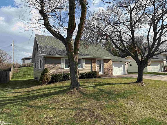 2nd image of 207 Ridgewood Dr