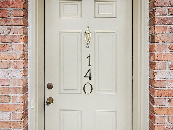 2nd image of 140 Paton Way