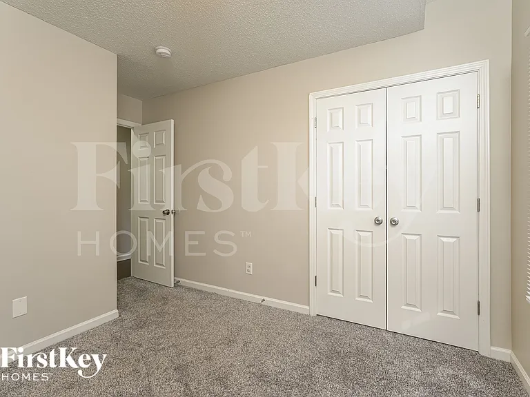 940 Londonderry Dr — Photo 12