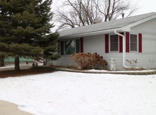 533 N Main St, Wapello, IA 52653