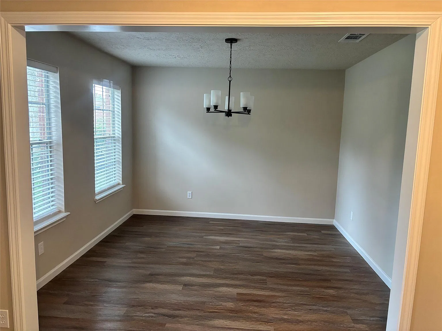 4 bed, 2.5 bath, 2002 sqft, $2,100 — Photo 3