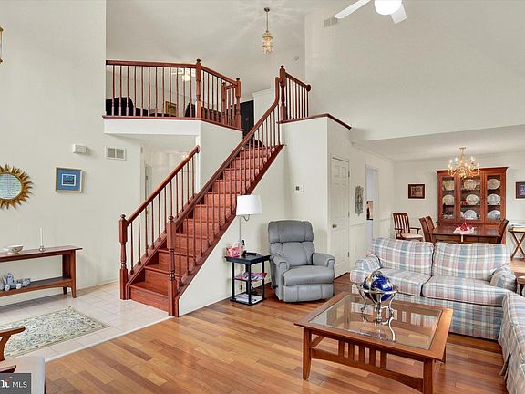 4th image of 2801 Oakwood Dr