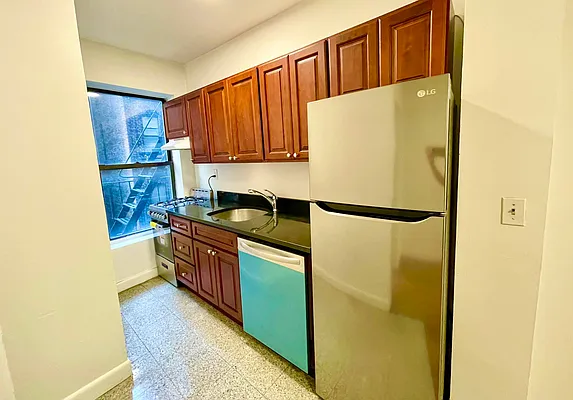 Rented by Bond New York | media 8